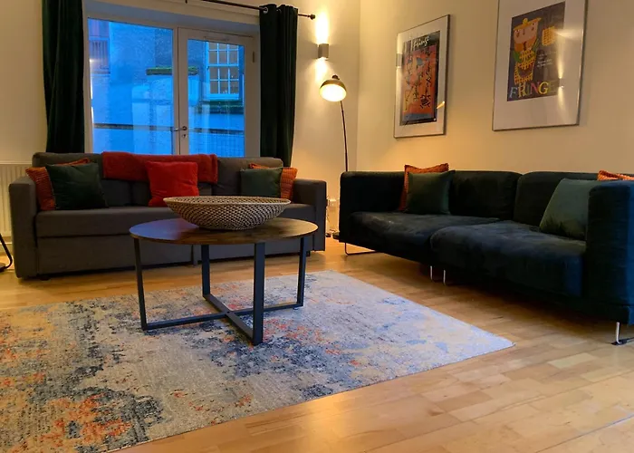 Edmonstone Suite Old Town